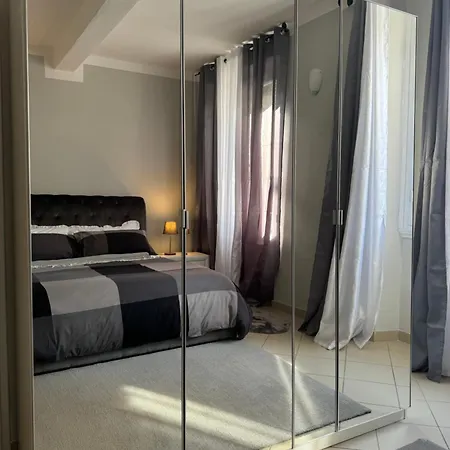 Santa Croce Moon Daire Floransa